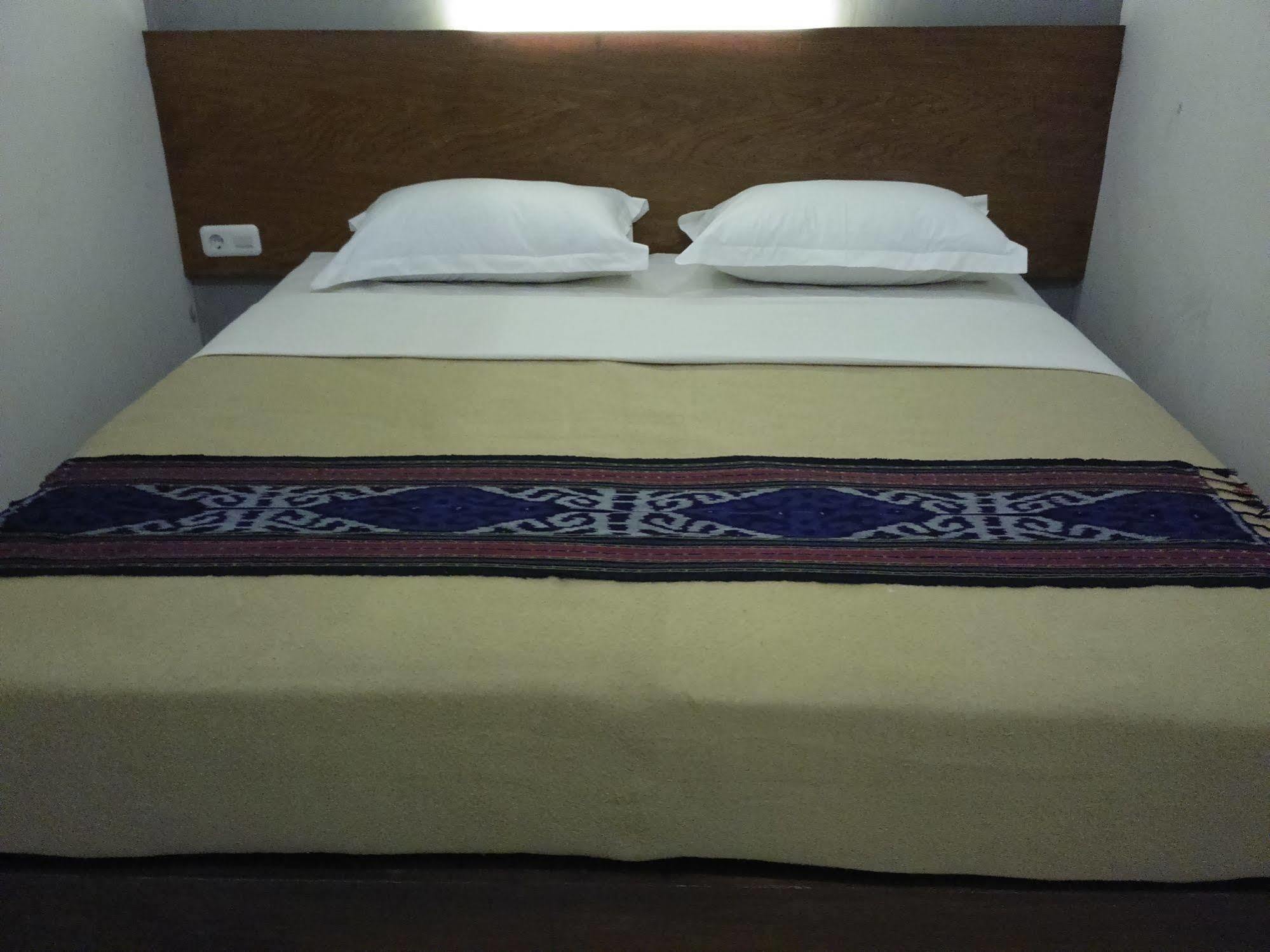 Santo Guest House Tropodo Brebek Eksteriør billede