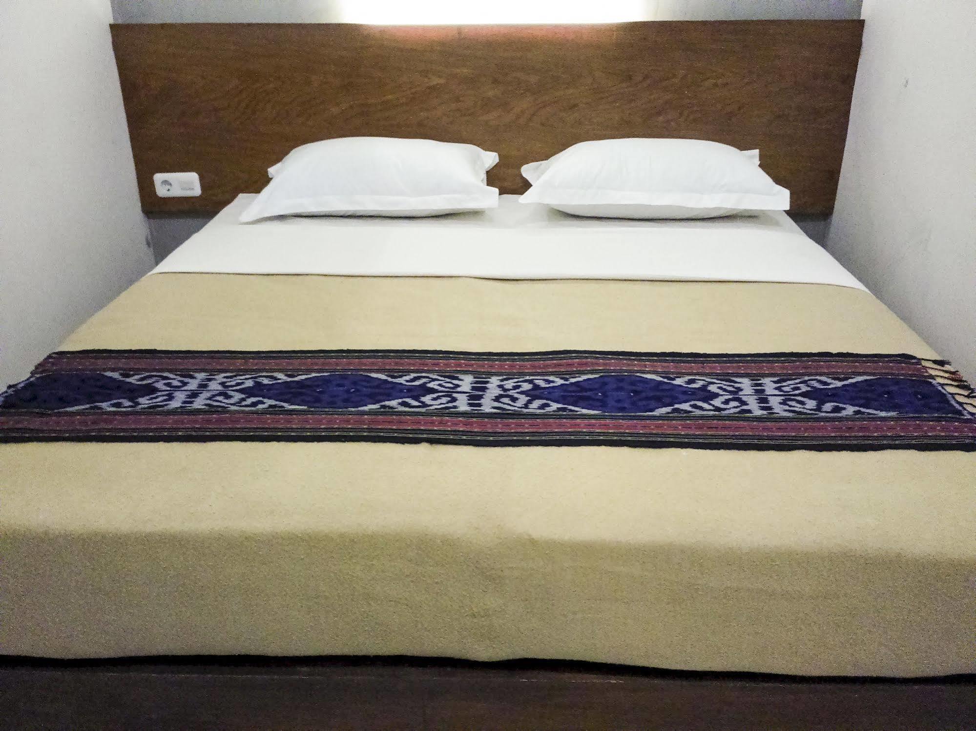 Santo Guest House Tropodo Brebek Eksteriør billede